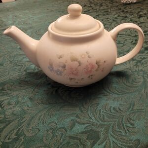 Pfaltzgraff Tea Rose tea pot